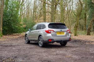 Subaru Outback 2018 года  (UK)